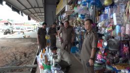 ຂະແໜງກວດກາການຄ້າພາຍໃນ ແລະ ກວດກາການຄ້າ ລົງກວດກາສິນຄ້າຢູ່ຕະຫຼາດໃໝ່ເທດສະບານເມືອງປາກຊັນ