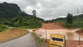 ເສັ້ນທາງເລກ 8 ໄລຍະບ້ານກວນຈັນ-ຫາບຸ່ງປ່າຕາວ ຖືກນ້ຳຖ້ວມບໍສາມາດສັນຈອນໄດ້