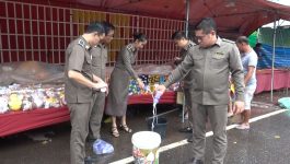 ເຈົ້າໜ້າທີ່ກວດກາສິນຄ້າ ພະແນກອຸດສາຫະກຳ ແລະ ການຄ້າແຂວງ ລົງກວດກາສິນຄ້າຢູ່ແຂມຂອງປາກຊັນ