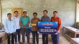 ຮອງຄະນະກຳມະການປົກຄອງເມືອງລົງພົບປະໂອ້ລົມ ແລະ ຊຸກຍູ້ຊີ້ນຳກໍ່ສ້າງເສັ້ນທາງເບຕົງເສີມເຫັລກຢູ່ເທດສະບານເມືອງ