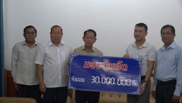 ຫຼາຍພາກສ່ວນ ມອບເງີນ ອຸປະຖຳເຂົ້າໃນການຈັດງານບຸນອອກພັນສາປະວໍລະນາ ປະຈຳປີ ພສ 2568 ທີ ແຂວງບໍລິຄຳໄຊ