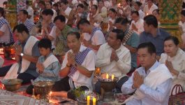 ບັນຍາກາດການໃສ່ບາດ ໄຫວ້ພຣ ຮັບສິນ ບຸນອອກພັນສາປະວໍລະນາ ພສ 2568 ຢູ່ເທດສະບານເມືອງປາກຊັນ