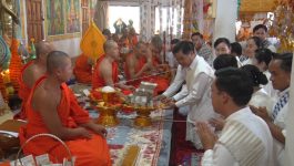 ແຂວງບໍລິຄຳໄຊ ຕັ້ງກອງບຸນມະຫາກະຖິນ ກາລະທານທອດຜ້າປ່າສາມັກຄີ