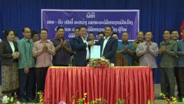 ມອບ-ຮັບ ໜ້າທີ່ເລຂາຄະນະບໍລິຫານງານພັກເມືອງບໍລິຄັນ ລະຫວ່າງຜູ່ເກົ່າ ແລະ ຜູ້ໃໝ່