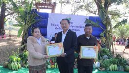 ພິທີປະກາດບ້ານ ນາພົງ ເມືອງປາກກະດິງ ເປັນບ້ານໂພຊະນາການຕົວແບບ