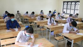 ບັ້ນດຳເນີນການສອບເສັງຈົບຊັ້ນມັດທະຍົມສຶກສາ ຊັ້ນ ມ.7 ປະຈຳສົກຮຽນ 2019-2020 ໄດ້ຈັດຂຶ້ນໃນວັນທີ 29 ກໍລະກົດ 2020 ຢູ່ໂຮງຮຽນ ມ.ສ ສີທ່ານາໄຊ, ໃຫ້ກຽດມອບ ແລະ ຕັດຫົວບົດການສອບເສັງ ໂດຍທ່ານ ໂພຄຳ ຈັນທະສຸກ ຮອງເຈົ້າເມືອງ-ເມືອງປາກຊັນ ມີຫົວໜ້າສຶກສາທິການ [&hellip;]