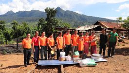 &nbsp;      ດ້ວຍຄວາມເປັນຫ່ວງເປັນໄຍຈາກການນໍາພັກ-ລັດຂອງເມືອງ, ເພື່ອບັນເທົາທຸກໃຫ້ແກ່ຄອບຄົວຜູ້ຖືກເຄາະຮ້າຍໄຟໄໝ້ເຮືອນ ໃນແລງວັນທີ 6 ກໍລະກົດ 2020 ການນຳຂອງເມືອງ ວຽງທອງ ແຂວງ ບໍລິຄຳໄຊ ນຳໂດຍທ່ານ ອາລຸນສັກ ປະທຳມະວົງ ຮອງເຈົ້າເມືອງວຽງທອງ ພ້ອມດ້ວຍອຳນາດການປົກຄອງບ້ານ ໄດ້ນຳເອົາເຄື່ອງອຸປະໂພກ-ບໍລິໂພກຈຳນວນໜື່ງ ເປັນຕົ້ນແມ່ນ: [&hellip;]