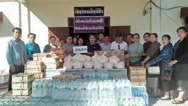 ເພື່ອປະກອບສ່ວນຊ່ວຍເຫຼືອຄອບຄົວທີ່ໄດ້ຮັບຜົນກະທົບຈາກອຸທົກກະໄພ ຫຼື ນ້ຳຖ້ວມ ຢູ່ເມືອງບໍລິຄັນ ໃນລະຫວ່າງວັນທີ 2 – 6 ສິງຫາ 2020 ພະແນກການເງິນແຂວງບໍລິຄຳໄຊ ແລະ ຄອບຄົວພະນັກງານຂົງເຂດການເງິນແຂວງ ໄດ້ເອົາເຄື່ອງອຸປະໂພກ-ບໍລິໂພກທີ່ຈຳເປັນ ໄປມອບໃຫ້ການນຳເມືອງບໍລິຄັນ ເພື່ອນຳໄປຊ່ວຍເຫຼືອປະຊາຊົນ ຄອບຄົວທີ່ຖືກນ້ຳຖ້ວມຢູ່ພາຍໃນເມືອງ. ເຄື່ອງທີ່ນຳມາມອບໃນຄັ້ງນີ້ລວມມີນ້ຳດີື່ມ, ອາຫານແຫ້ງ ແລະ [&hellip;]