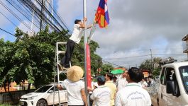 ເພື່ອເປັນການກະກຽມຄວາມພ້ອມ ໃນການປະດັບປະດາຕົວເມືອງ ຂ່ຳນັບຮັບຕ້ອງກອງປະຊຸມໃຫຍ່ອົງຄະນະພັກແຂວງບໍລິຄຳໄຊ ຄັ້ງທີ 7 ທີ່ຈະໄຂຂຶ້ນໃນມໍ່ໆນີ້ ໃນວັນທີ 25 ສິງຫາ 2020 ຄະນະຮັບຜິດຊອບສ້າງຂະບວນການ ໄດ້ລົງຕິດຕາມການຕິດທຸງຊາດທຸງທິວ ຢູ່ຕາມເສົາໄຟເຍືອງທາງ ເສັ້ນທາງເທດສະບານເມືອງປາກຊັນ ໂດຍການນຳພາທາງຂອງ ທ່ານ ວັນວິໄລ ແດນພູຫຼວງ ປະທານແນວລາວສ້າງຊາດແຂວງ ຫົວໜ້າອະນຸກຳມະການຂະບວນການ, [&hellip;]