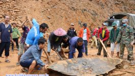 ໃນວັນທີ 05 ສິງຫາ 2020 ພະນັກງານ, ກໍາລັງປ້ອງກັນຊາດ – ປ້ອງກັນຄວາມສະຫງົບ, ພໍ່ເເມ່ປະຊາຊົນບ້ານໂພນງາມ ໄດ້ພ້ອມພາກັນອອກເເຮງງານລວມ ສ້ອມເເປ້ງເສັ້ນທາງ, ຂຸດຮ່ອງລະບາຍນໍ້າ, ນຳກະສອບຊາຍຖົມບ່ອນເປ່ເພ ແລະ ເກັບຫິນອອກຈາກທາງ ເເຕ່ເທດສະບານເມືອງ ຫາ ຫ້ວຍເລົາ ດ້ວຍໄລຍະທາງ 15 [&hellip;]
