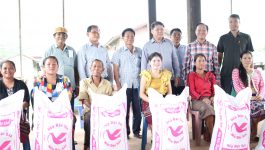 ວັນທີ 18 ກັນຍາ 2020 ນີ້ ຢູ່ທີ່ຫ້ອງການກຸ່ມໜອງກອກ ເມືອງຄຳເກີດ ແຂວງບໍລິຄຳໄຊ ໄດ້ຈັດພິທີ ມອບເຄື່ອງສະໜອງເຂົ້າສານ ໃຫ້ 27 ບ້ານເປົ້າໝາຍຂອງແຜນງານລາວ/030 ເພື່ອຕອບໂຕ້ການແຜ່ລະບາດຂອງພະຍາດໂຄວິດ-19. ໂດຍການກ່າວມອບ ຂອງທ່ານ ສົມໃຈ ແກ້ວສຸວັນ ຮອງເຈົ້າເມືອງຄຳເກີດ ແລະ [&hellip;]