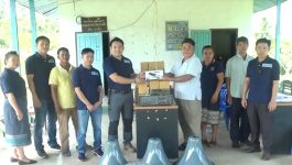 ໃນວັນທີ 17 ກັນຍາ 2020 ນີ້ ບໍລິສັດເຂື່ອນໄຟຟ້ານໍ້າງຽບ 1 ໄດ້ນໍາເອົາເຄື່ອງໂທລະໂຄ່ງຈໍານວນ 8 ຊຸດ ໄປມອບໃຫ້ແກ່ 8 ບ້ານຂອງເມືອງບໍລິຄັນ ທີ່ຢູ່ລຸ່ມເຂື່ອນ: ມີ ບ້ານ ທ່າເຮືອ, ບ້ານຫາດຢື້ນ, ບ້ານພູໂຮມໄຊ, ບ້ານຫ້ວຍຄູນ, [&hellip;]