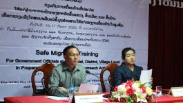 ຊຸດອົບຮົມການເຄື່ອນຍ້າຍແບບປອດໄພ, ລົງໂຄສະນາການໄປເຮັດວຽກແບບຖືກຕ້ອງ ແລະ ການປ້ອງກັນຕົນຈາກພະຍາດໂຄວິດ-19 ໄດ້ຈັດຂຶ້ນໃນວັນທີ 16 ກັນຍາ 2020 ຢູ່ຫ້ອງປະຊຸມພະແນກກະສິກຳ ແລະ ປ່າໄມ້ແຂວງ ໂດຍການເຂົ້າຮ່ວມຂອງທ່ານນາງ ວັນນີ ແກ້ວໄຊຍະວົງ ຮອງຫົວໜ້າກົມພັດທະນາສີມືແຮງງານ ແລະ ຈັດຫາງານ, ທ່ານ ຄຳສະຫວາດ ອຸດທະຈັກ [&hellip;]