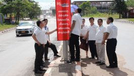 ເພື່ອເປັນການກະກຽມຄວາມພ້ອມ ໃນການປະດັບປະດາຕົວເມືອງ ຂ່ຳນັບຮັບຕ້ອນກອງປະຊຸມໃຫຍ່ ອົງຄະນະພັກແຂວງບໍລິຄຳໄຊ ຄັ້ງທີ 7 ທີ່ຈະໄຂຂຶ້ນໃນມໍ່ໆນີ້ ໃນວັນທີ 15 ກັນຍາ 2020 ຄະນະຮັບຜິດຊອບສ້າງຂະບວນການ ໄດ້ລົງຕິດຕາມການຕິດທຸງຊາດທຸງທິວ ຢູ່ຕາມເສົາໄຟເຍືອງທາງ ເສັ້ນທາງເທດສະບານເມືອງປາກຊັນ ໂດຍການນຳພາທາງຂອງ ທ່ານ ວັນວິໄລ ແດນພູຫຼວງ ປະທານແນວລາວສ້າງຊາດແຂວງ [&hellip;]