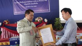 ໃນຕອນເຊົ້າ ວັນທີ 1 ກັນຍາ 2020 ທີ່ຫ້ອງປະຊຸມຫ້ອງການສຶກສາທິການ – ກິລາເມືອງຄຳເກີດ ແຂວງບໍລິຄຳໄຊ ໄດ້ຈັດກອງປະຊຸມ ເປີດຊອງປະມູນ ໂຄງການກໍ່ສ້າງໂຮງຮຽນປະຖົມສົມບູນ 2 ຫລັງ ແລະ ສ້ອມແປງ 1 ຫລັງ ໂດຍການໃຫ້ກຽດເຂົ້າຮ່ວມຂອງທ່ານ ສົມໃຈ [&hellip;]