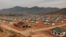 ກອງປະຊຸມສະຫຼຸບວຽກງານຈັດສັນຍົກຍ້າຍ ແລະ ຜ່ານແຜນຟື້ນຟູຊີວິດການເປັນຢູ່ຂອງປະຊາຊົນ ທີ່ໄດ້ຮັບຜົນກະທົບຈາກໂຄງການພັດທະນາເຂື່່ອນໄຟຟ້ານ້ຳເທີນ 1 ໄດ້ຈັດຂຶ້ນໃນວັນທີ 30 ຕຸລາ 2020 ທີ່ຫ້ອງປະຊຸມຫ້ອງວ່າການແຂວງ ໃຫ້ກຽດເຂົ້າຮ່ວມໂດຍທ່ານ ປອ ກອງແກ້ວ ໄຊສົງຄາມ ເຈົ້າແຂວງບໍລິຄຳໄຊ. ໃນກອງປະຊຸມ ໄດ້ຮັບຟັງການລາຍງານຜົນສຳເລັດວຽກງານ ຈັດສັນຍົກຍ້າຍ ແລະ ຊົດເຊີຍຜົນກະທົບຂອງໂຄງການເຂື່ອນໄຟຟ້ານ້ຳເທີນ [&hellip;]