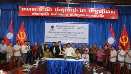 ພິທີລົງນາມເຊັນບົດບັນທຶກຄວາມເຂົ້າໃຈ ກ່ຽວກັບການຮ່ວມທຸລະກິດ ລະຫວ່າງບໍລິສັດ ລາວຟູດ ຈຳກັດ ແລະ ບໍລິສັດລາວຟາມຮາວສ໌ ຈຳກັດ ໄດ້ຈັດຂື້ນໃນວັນທີ 5 ຕຸລາ 2020 ຢູ່ຫ້ອງປະຊຸມສະໂມສອນປົກຄອງແຂວງ ລົງນາມເຊັນຝ່າຍບໍລິສັດ ລາວຟູດ ໂດຍທ່ານ ບຸນທ່ຽງ ລັດຕະນະວົງ ປະທານບໍລິສັດ ເມືອງລາວສະໜອງສະບຽງອາຫານຈຳກັດຜູ້ດຽວ [&hellip;]