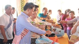       ເພື່ອຮັກສາຮີດຄອງປະເພນີນີອັນດີງາມຂອງຊາດ ໄວ້ໃຫ້ຄົງຢູ່ກັບຄົນລາວຊາວພຸດຕະຫຼອດໄປ ໃນມື້ຂຶ້ນ 15 ຄ່ຳ ເດືອນ 11, ກົງກັບວັນທີ 2 ຕຸລາ 2020 ເປັນມື້ອອກພັນສາ ບັນດາການນຳພັກ-ລັດ, ພະນັກງານການນຳອາວຸໂສບຳນານ, ເຖົ້າແກ່ແນວໂຮມ, ອົງການຈັດຕັ້ງມະຫາຊົນ ແລະ ຊາວພຸດທະສາສະນິກະຊົນ [&hellip;]