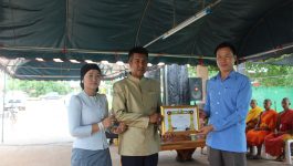   ເພື່ອເປັນການສ້າງຄວາມສະດວກສະບາຍໃຫ້ພໍ່ແມ່ປະຊາຊົນພາຍໃນບ້ານປາກທວາຍ ເມືອງທ່າພະບາດ ແຂວງບໍລິຄຳໄຊ ໃນການທຽວທາງໄປມາຫາສູ່ກັນສະດວກສະບາຍຂຶ້ນ, ໃນວັນທີ 16 ຕຸລາ 2020 ຢູ່ທາງເຂົ້າວັດປ່າ ບ້ານປາກທວາຍ ໄດ້ຈັດພິທີເປີດນໍາໃຊ້ເສັ້ນທາງຊອຍ ຈາກເສັ້ນທາງເລກທີ 13 ໃຕ້ ເຂົ້າຫາວັດປ່າ, ໂດຍເປັນກຽດເຂົ້າຮ່ວມຂອງ ທ່ານ ຄໍາປຸ່ນ ສີຫາລາດ [&hellip;]