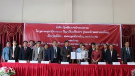 ພິທີເຊັນສັນຍາສຳປະທານໂຄງການປູກພືດ ແລະ ລ້ຽງສັດທີ່ເປັນຢາ ຢູ່ເຂດບ້ານປາກເຫືອງ ໄດ້ຈັດຂຶ້ນໃນວັນທີ 31 ຕຸລາ 2020 ຢູ່ໂຮງແຮມດອກຈໍາປາ ຕາງໜ້າໃຫ້ແກ່ອໍານາດການປົກຄອງແຂວງບໍລິຄຳໄຊ ເຊັນໂດຍ ທ່ານ ເລື່ອນວິໄລ ຈັນທະລາພັນ ຫົວໜ້າພະແນກແຜນການ ແລະ ການລົງທຶນແຂວງ, ຕາງໜ້າບໍລິສັດຜູ້ລົງທຶນພັດທະນາ ເຊັນໂດຍ ທ່ານ [&hellip;]