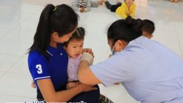 ການຈັດຕັ້ງປະຕິບັດວຽກງານ ໃຫ້ວັກຊິນກັນພະຍາດໂປລິໂອ ແລະ ພະຍາດໝາກແດງ ຢູ່ເມືອງປາກຊັນ, ແຂວງບໍລິຄຳໄຊ ແມ່ນພວມດຳເນີນ ຢ່າງເປັນຂະບວນການຕໍ່ເນື່ອງ, ໃນວັນທີ 24 ພະຈິກ 2020 ທ່ານ ດຣ ໄກສອນ ແພງພັນ ຫົວໜ້າຫ້ອງການສາທາລະນະສຸກເມືອງປາກຊັນ  ພ້ອມດ້ວຍຄະນະ ໄດ້ລົງເຄື່ອນໄຫວຊຸກຍູ້, ຕິດຕາມການສັກກຢາ [&hellip;]