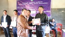 ໃນວັນທີ 12 ພະຈິກ 2020 ນີ້ ທີ່ສະໂມສອນບ້ານຫລັກ 5 ກຸ່ມພັດທະນາໜອງອໍ້-ນາແປ ໄດ້ຈັດພິທີຮັບຮອງຄອບຄົວ ແລະ ບ້ານສາມັກຄີປອງດອງໃຫ້ກັບ 4 ບ້ານ ຄື: ບ້ານຫຼັກ5, ນາເຮືອງ, ນາຫາດ ແລະ ບ້ານຫາງນາ ຂອງເມືອງຄຳເກີດ [&hellip;]