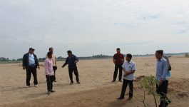 ເພື່ອຊອກຫາວິທີທາງເອົານ້ຳເຂົ້າສູ່ການຜະລິດຂອງປະຊາຊົນຢູ່ບ້ານສາຍພາຍ ເມືອງທ່າພະບາດ ແຂວງບໍລິຄຳໄຊ ໄດ້ທໍາການຜະລິດລະດູແລ້ງປີນີ້ ໃນວັນທີ 11 ພະຈິກ 2020 ນີ້ ທ່ານ ສົມຫວັງ ແກ້ວວົງວິຈິດ ຮອງຫົວໜ້າພະແນກກະສິກໍາ ແລະ ປ່າໄມ້ແຂວງ, ທ່ານຫົວໜ້າຫ້ອງການກະສິກໍາ ແລະ ປ່າໄມ້ເມືອງ ໄດ້ລົງກວດກາສະຖານີດູດນ້ຳຢູ່ແຄມແມ່ນ້ຳຂອງ ບໍລິເວນບ້ານດັ່ງກ່າວ. [&hellip;]