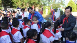    ເພື່ອເປັນການສ້າງຂະບວນການຂ່ຳນັບຮັບຕ້ອນວັນຊາດທີ 2 ທັນວາ ຄົບຮອບ 45 ປີ ແລະ ວັນສ້າງຕັ້ງເຍົາວະຊົນທັນວາ ຄົບຮອບ 65 ປີ. ໃນວັນທີ 27 ພະຈິກ 2020 ຢູ່ທີ່ເດີ່ນສໍານັກງານປົກຄອງເມືອງປາກຊັນ ຄະນະບໍລິຫານງານຊາວໜຸ່ມເມືອງປາກຊັນ, ໄດ້ຈັດພິທີຮັບເຍົາວະຊົນ ແລະ [&hellip;]