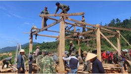 ເພື່ອແບ່ງເບົາທາງດ້ານທີ່ຢູ່ອາໃສ ໃຫ້ແກ່ຄອບຄົວອານາຖາ ຄື: ຄອບຄົວຂອງ ທ້າວ ຈ່ອຍ ຢູ່ບ້ານຫ້ວຍຫອຍ, ເມືອງວຽງທອງ, ແຂວງບໍລິຄໍາໄຊ ເຊີ່ງຜູ້ກ່ຽວເປັນຄົນພິການ ທີ່ຢູ່ອາໃສບໍ່ແໜ້ນໜາຖາວອນ, ດັ່ງນັ້ນ ມາໃນວັນທີ 5 ພະຈິກ 2020 ທີມງານຊາວໜຸ່ມອາສາທົ່ວເມືອງວຽງທອງ ຈຶ່ງໄດ້ລະດົມກັນ ປຸກເຮືອນຫຼັງໃໝ່ ພ້ອມທັງສ້າງຫ້ອງນໍ້າໃຫ້ [&hellip;]