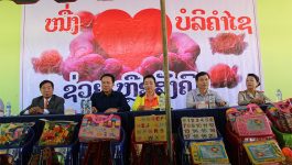 ພິທີມອບ-ຮັບໂຮງຮຽນ ອານຸບານບ້ານເວີນທາດ ເມືອງທ່າພະບາດ ແຂວງບໍລິຄໍາໄຊ ໄດ້ຈັດຂຶ້ນໃນວັນທີ 27 ພະຈິກ 2020 ຢູ່ທີ່ໂຮງຮຽນອານຸບານບ້ານເວີນທາດ ໃຫ້ກຽດເຂົ້າຮ່ວມໂດຍທ່ານ ປອ ກອງແກ້ວ ໄຊສົງຄາມ ກໍາມະການສູນກາງພັກ ເລຂາພັກແຂວງ ເຈົ້າແຂວງບໍລິຄໍາໄຊ, ທ່ານ ນາງ ແອ໋ງ ໄຊສົງຄາມ [&hellip;]