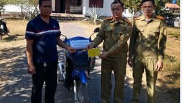 ວັນທີ 23 ທັນວາ 2020 ນີ້, ພະແນກຕໍາຫຼວດ ປກສ ເມືອງບໍລິຄັນ ແຂວງບໍລິຄໍາໄຊ ໄດ້ຈັດພິທີມອບຊັບທີ່ຄົນຮ້າຍລັກໄປຄືນເຈົ້າຂອງເດີມ ປະເພດລົດຈັກ ເວບ 100 ສີຟ້າດໍາ ຈໍານວນ 01 ຄັນ, ກ່າວມອບໂດຍ ທ່ານ ຮທ [&hellip;]