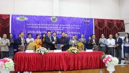 ພິທີເຊັນສັນຍາ ສຳປະທານໂຄງການກໍ່ສ້າງສະໜາມກຳຈັດຂີ້ເຫຍື້ອ ໄດ້ຈັດຂຶ້ນໃນວັນທີ 29 ມັງກອນ 2021 ຢູ່ໂຮງແຮມດອກຈໍາປາ ຕາງໜ້າໃຫ້ແກ່ອໍານາດການປົກຄອງແຂວງບໍລິຄຳໄຊ ເຊັນໂດຍ ທ່ານ ວິໄຊ ພູມີ ຫົວໜ້າພະແນກໂຍທາທິການ ແລະ ຂົນສົ່ງແຂວງ, ຕາງໜ້າບໍລິສັດຜູ້ລົງທຶນພັດທະນາ ເຊັນໂດຍ ທ່ານ ຫງຽນ ດຸຍ [&hellip;]
