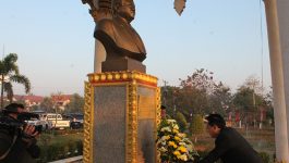 ເພື່ອລະນຶກເຖີງຄຸນງາມຄວາມດີ ຂອງນັກຮົບປະຕິວັດ, ຜູ້ນຳທີ່ແສນເຄົາລົບຮັກ ແລະ ປະຊາຊົນບັນດາເຜົ່າ ທີ່ໄດ້ອຸທິດຊີວິດ, ເລືອດເນື້ອ, ເຫື່ອແຮງ, ກາຍ ແລະ ໃຈ ເພື່ອພາລະກິດປົດປ່ອຍຊາດ ໃນຕອນເຊົ້າຂອງວັນທີ 19 ມັງກອນ 2021 ການນຳຂອງແຂວງ ນຳພາໂດຍທ່ານ ປອ ກອງແກ້ວ [&hellip;]