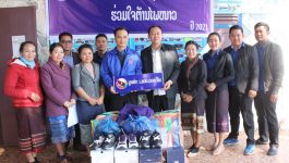 ເພື່ອເປັນການປະກອບສ່ວນຊ່ວຍເຫຼືອບັນເທົາທຸກແກ່ພໍ່ແມ່ປະຊາຊົນ ແລະ ນ້ອງນ້ອຍນັກຮຽນຢູ່ເຂດຫ່າງໄກສອກຫຼີກ, ເມືອງພູດອຍ ທີ່ຂາດເຂີນອຸປະກອນການຮຽນ ແລະ ເຄື່ອງນຸ່ງຫົ່ມກັນໜາວ, ໃນວັນທີ 14 ມັງກອນ 2021 ຊາວໜຸ່ມຮາກຖານສະພາປະຊາຊົນແຂວງບໍລິຄຳໄຊ  ນຳໂດຍ ທ່ານ ທີລະພົງ ຈັນຕາ ເລຊາຊາວໜຸ່ມຮາກຖານ ພ້ອມຄະນະ ໄດ້ນໍາເຄື່ອງນຸ່ງຫົ່ມກັນໜາວ ແລະ [&hellip;]