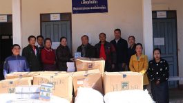ໃນຕອນເຊົ້າຂອງວັນທີ 5 ມັງກອນ 2021 ນີ້, ພະແນກແຮງງານ ແລະ ສະຫວັດດີການສັງຄົມ ໄດ້ມອບເຄື່ອງໃຫ້ເມືອງຄໍາເກີດ ແຂວງບໍລິຄໍາໄຊ ນຳພາໂດຍ ທ່ານ ນ. ໂສພາ ຈັນທະວົງ ຮອງຫົວໜ້າພະແນກແຮງງານ ແລະ ສະຫວັດດີການສັງຄົມ ແຂວງບໍລິຄຳໄຊ ພ້ອມດ້ວຍຄະນະ [&hellip;]
