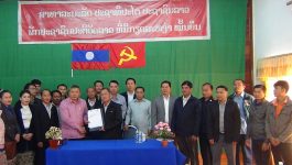   ໃນຕອນເຊົ້າຂອງວັນທີ 8 ມັງກອນ 2021 ຢູ່ຫ້ອງປະຊຸມ ຫ້ອງການກະສິກໍາ ແລະ ປ່າໄມ້ເມືອງວຽງທອງ ແຂວງບໍລິຄໍາໄຊ, ໄດ້ຈັດພິທີເຊັນບົດບັນທືກມອບ-ຮັບໜ້າທີ່ ຫົວໜ້າຫ້ອງການກະສິກໍາ ແລະ ປ່າໄມ້ເມືອງ ລະຫວ່າງ ຜູ້ເກົ່າ ແລະ ຜູ້ໃໝ່ ໂດຍເປັນກຽດເຂົ້າຮ່ວມຂອງທ່ານ ຄໍາມອນ [&hellip;]