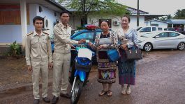   ຕອນບ່າຍ ວັນທີ 09 ກຸມພາ 2021 ນີ້, ເຈົ້າໜ້າທີ່ ພະແນກຕໍາຫຼວດ ຈະລາຈອນ ປກສ ແຂວງບໍລິຄໍາໄຊ ໄດ້ຈັດພິທີ ມອບລົດຈັກທີ່ເກັບກູ້ໄດ້ ໃນການຈັດຕັ້ງປະຕິບັດໂຄງການຫຼຸດຜ່ອນອຸປະຕິເຫດ ຢູ່ ເມືອງວຽງທອງ ແຂວງບໍລິຄໍາໄຊ, ແລ້ວນໍາມາມອບຄືນໃຫ້ເຈົ້າຂອງເດີມ ເປັນລົດຈັກຍີ່ຫໍ້ຮອນດ້າເວບຮ້ອຍ [&hellip;]