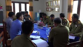   ໃນຕອນເຊົ້າຂອງວັນທີ 24 ກຸມພາ 2021 ນີ້ ທ່ານ ພັອ ໜູໃບ ອິນທິສານ ຄະນະພັກກະຊວງ ຫົວໜ້າກົມ ຄຸ້ມຄອງສຳມະໂນຄົວ ແລະ ກໍ່ສ້າງຮາກຖານ, ກະຊວງປ້ອງກັນຄວາມສະຫງົບ, ພ້ອມດ້ວຍຄະນະໄດ້ລົງພົບປະຢ້ຽມຢາມຊຸກຍູ້ ແລະ ຊີ້ນໍາວຽກງານວິຊາສະເພາະ ຢູ່ທີ່ຫ້ອງຄຸມຄອງສຳມະໂນຄົວ [&hellip;]