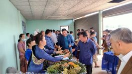 ເພື່ອເປັນການສົ່ງເສີມການທ່ອງທ່ຽວ “ລາວທ່ຽວລາວ” ແລະ ການພັດທະນາວັດທະນະທຳ ທາງດ້ານການກິນ, ການດື່ມ ມີສຸຂະອະນາໄມ ເຮັດໃຫ້ການບໍລິການມີຄຸນນະພາບດີຂຶ້ນ ທັງເປັນການສືບທອດ ອາຫານທີ່ເປັນເອກະລັກຂອງບັນດາເຜົ່າ ທີ່ສືບທອດກັນມາ, ໃນວັນທີ 23 ມີນາ 2021 ຢູ່ເມືອງຄຳເກີດ ແຂວງບໍລິຄຳໄຊ ຈຶ່ງໄດ້ຈັດເທດສະອາຫານ ທ້ອງຖິ່ນຂຶ້ນ ເປັນກຽດເຂົ້າຮ່ວມຂອງທ່ານ [&hellip;]