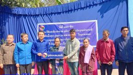 ໃນວັນທີ 24 ມີນາ 2021 ຢູ່ບ້ານໂພນແພງ ເມືອງຄໍາເກີດ ແຂວງບໍລິຄຳໄຊ ໄດ້ຈັດພິທີມອບ-ຮັບເຮືອນ ໃຫ້ພໍ່ຕູ້ ໜໍ່ ສຸພັນ ພະນັກງານບໍານານ ທີ່ບໍ່ທັນພົ້ນທຸກ ເປັນກຽດເຂົ້າຮ່ວມໂດຍ ທ່ານ ທອງມະນີ ໂຄດປັນຍາ ເລຂາຄະນະບໍລິຫານງານຊາວໜຸ່ມແຂວງ ແລະ ທ່ານ [&hellip;]