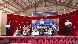 ຕອນເຊົ້າວັນທີ 19 ມີນາ 2021 ຢູ່ທີ່ສະໂມສອນໂຮງຮຽນ ມັດທະຍົມສຶກສາສົມບູນ ປາກກະດິງ ໄດ້ຈັດງານແຂ່ງຂັນສິລະປະ ວັນນະຄະດີຂອງໂຮງຮຽນ ປະຈຳສົກຮຽນ 2020-2021 ຂື້ນ, ເພື່ອຄັດເລືອກເອົາຕົວແທນຂອງໂຮງຮຽນ ຊັ້ນ ມໍຕົ້ນ ແລະ ມໍປາຍ ໄປແຂ່ງຂັນຢູ່ຂັ້ນເມືອງ ທີ່ຈະໄດ້ຈັດຂື້ນໃນທ້າຍເດືອນມີນານີ້. ງານປະກວດສິລະປະຄັ້ງນີ້ [&hellip;]