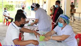 ເພື່ອເປັນສະກັດກັ້ນ ແລະ ປ້ອງກັນພະຍາດໂຄວິດ-19 ຂະບວນການ ໃຫ້ວັກຊິນກັນພະຍາດໂຄວິດ-19 ຊຸດທີ 2 ໄດ້ເລີ່ມຂຶ້ນໃນວັນທີ 27 ເມສາ 2021 ຢູ່ໂຮງໝໍແຂວງບໍລິຄຳໄຊ,  ພະນັກງານ-ລັດຖະກອນ ແລະ ພໍ່ແມ່ປະຊາຊົນບັນດາເຜົ່າ ເຂົ່າຮ່ວມຮັບວັກຊິນກັນພະຍາດໂຄວິດ-19 ຢ່າງຫຼວງຫຼາຍ. ຕາມການໃຫ້ສຳພາດຂອງ ທ່ານ ດຣ [&hellip;]