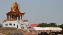        ໃນວັນທີ 16 ເມສາ 2021 ເປັນມື້ສຸດທ້າຍຂອງບຸນຕຸດສົງການປີໃໝ່ລາວ 2564 ໄດ້ໝູນວຽນມາຮອດອີກຄັ້ງໜື່ງ ເຖິງປີນີ້ຈະຖືກຜົນກະທົບຈາກ ໂຄວິດ-19 ແຕ່ບັນຍາກາດຂອງກິດຈະກຳທາງສາສະໜາ ແລະ ວັດທະນະທຳ ຂອງພໍ່ແມ່ປະຊາຊົນ ກໍ່ຍັງຮັກສາໄດ້ຄືກັບທຸກໆປີ.       [&hellip;]