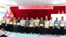 ຕອນເຊົ້າວັນທີ 5 ເມສາ 2021 ຢູທີ່ຫ້ອງປະຊຸມກຸ່ມເສດຖະກິດ ເມືອງປາກກະດິງ ແຂວງບໍລິຄຳໄຊ ໄດ້ຈັດກອງປະຊຸມ ກຳນົດແຜນເຄື່ອນໄຫວດຳເນີນໂຄງການຂອງວຽກງານກໍ່ສ້າງຮາກຖານການເມືອງພັດທະນາຊົນນະບົດຮອບດ້ານ ແລະ ວຽກງານ 3 ສ້າງ ຕິດພັນກັບຂະບວນການແຂ່ງຂັນຮັກຊາດ ແລະ ພັດທະນາ ປະຈໍາປີ 2021. ພາຍໃຕ້ການເປັນປະທານຂອງ ທ່ານ [&hellip;]
