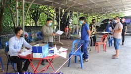 ເພຶ່ອອຳນວຍຄວາມສະດວກໃຫ້ແກ່ຜູ່ທີ່ຈຳເປັນ ໃນການເດີນທາງໄປຕ່າງແຂວງ ແຂວງບໍລິຄຳໄຊ ໄດ້ຈັດຈຸດອອກໃບອະນຸຍາດຂອງຄະນະສະເພາະກິດແຂວງ ຢູ່ຫ້ອງວ່າການປົກຄອງແຂວງ ບ້ານອານຸສອນໄຊ ເມືອງປາກຊັນ ທຸກວັນຈັນ-ວັນອາທິດ ໂດຍບໍ່ມີມື້ພັກ. ຕາມການໃຫ້ສຳພາດຂອງ ທ່ານ ພອນສະຫວັນ ວົງສາວັນທອງ ຮອງຂະແໜງຄົ້ນຄວ້າສັງລວມ ຫ້ອງວ່າການແຂວງບໍລິຄຳໄຊ ຄະນະກອງເລຂາສະເພາະກິດຂັ້ນແຂວງ ໃນວັນທີ 12 ພຶດສະພາ 2021 [&hellip;]