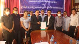 ຕອນບ່າຍຂອງວັນທີ 17 ມີຖຸນາ 2021 ເມືອງວຽງທອງ, ແຂວງບໍລິຄໍາໄຊ ໄດ້ມີພິທີເຊັນສັນຍາການຮ່ວມມືພັດທະນາສູນບໍລິການເຕັກນິກກະສິກໍາວັງຫີນ ລະຫວ່າງ ຫ້ອງການກະສິກຳ ແລະ ປ່າໄມ້ເມືອງວຽງທອງ ກັບບໍລິສັດວຽງໄຊຈະເລີນຊັບ ພັດທະນາຄົບວົງຈອນຈຳກັດຜູ້ດຽວ ຂຶ້ນ ຢູ່ຫ້ອງປະຊຸມຊັ້ນ II ຫ້ອງວ່າການເມືອງ ໂດຍເປັນກຽດເຂົ້າຮ່ວມຂອງ ທ່ານ ອາລຸນສັກ [&hellip;]