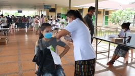 ທ່ານ ດຣ ຂັນທອງ ວົງໂກສີ ຫົວໜ້າຫ້ອງການສາທາລະນະສຸກ ເມືອງປາກກະດິງ ໄດ້ໃຫ້ສຳຜາດໃນວັນທີ 28 ມິຖຸນາ 2021 ວ່າ: ຂະບວນການສັກວັກຊີນ ເພື່ອສ້າງພູມຕ້ານທານຕໍ່ການຕິດເຊື້ອພະຍາດ ໂຄວິດ-19 ຢູ່ເມືອງປາກກະດິງ ແຂວງບໍລິຄຳໄຊ ໄດ້ຈັດຕັ້ງປະຕິບັດຜ່ານມາແລ້ວ 2 ຊຸດ, ເຊີ່ງມີຜູ້ໄດ້ຮັບວັກຊີນແລ້ວ [&hellip;]