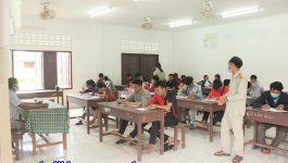ໃນຕອນເຊົ້າຂອງວັນທີ 7 ກໍລະກົດ 2021 ທ່ານ ສີສຸພັນ ສີສົມພອນ ຮອງຫົວໜ້າຂະແໜງການສຶກສານອກໂຮງຮຽນ ໄດ້ລົງຕິດຕາມການສອບເສັງຈົບຊັ້ນມັດທະຍົມຕອນຕົ້ນບໍາລຸງປະຊາຊົນ ຢູ່ສູນສອບເສັງ ບ້ານພູຄໍາ ເມືອງບໍລິຄັນ ແຂວງບໍລິຄໍາໄຊ. ໜ່ວຍງານການສຶກສານອກໂຮງຮຽນ ເມືອງບໍລິຄັນ ແຂວງບໍລິຄໍາໄຊ ໄດ້ລາຍງານໃຫ້ຮູ້ວ່າ: ການຈັດຕັ້ງການຮຽນ-ການສອນມັດທະຍົມຕອນຕົ້ນບໍາລຸງທົ່ວເມືອງປີນີ້ ໄດ້ເປີດຮຽນບໍາລຸງມາຕັ້ງແຕ່ວັນທີ 7 [&hellip;]