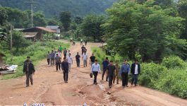 ເພື່ອເປັນການກະຕຸກຊຸກຍູ້ ໂຄງການລົງທຶນກໍ່ສ້າງໃນດ້ານຕ່າງໆ ຢູ່ພາຍໃນແຂວງບໍລິຄໍາໄຊ ໃຫ້ໄດ້ຮັບການຈັດຕັ້ງປະຕິບັດ ດໍາເນີນໄປຢ່າງຕໍ່ເນື່ອງ ແລະ ມີຜົນສໍາເລັດ ຕາມທິດທາງແຜນການທີ່ວາງໄວ້, ໃນວັນທີ 2 ກໍລະກົດ 2021 ທ່ານ ກອງແກ້ວ ໄຊສົງຄາມ ເຈົ້າແຂວງບໍລິຄໍາໄຊ ພ້ອມດ້ວຍຄະນະ ໄດ້ສົມທົບກັບພະແນກການທີ່ກ່ຽວຂອງຂັ້ນແຂວງ-ເມືອງ ລົງພາກສະໜາມ ເພື່ອກວດກາເບີ່ງໂຄງການບຸກເບີກ-ປຸກສ້າງບ້ານຈັດສັນ [&hellip;]