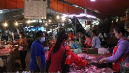 ຄະນະອານຸກໍາມະການຕິດຕາມຄຸ້ມຄອງລາຄາ ແລະ ຄ່າບໍລິການຂັ້ນເມືອງປາກຊັນ ແຂວງບໍລິຄຳໄຊ ໄດ້ປະສານສົມທົບກັບພາກສ່ວນທີ່ກ່ຽວຂ້ອງ ໄດ້ສຸມໃສ່ຫຼາຍວຽກງານສຳຄັນ ເພື່ອປັບລາຄາຊື້-ຂາຍໝູລົງ ຈາກ 45.000 ເປັນ 40.000 ກີບ ທ່ານ ໄຊຍະສິດ ຈັນທະວົງສາ ຮອງຫົວໜ້າຫ້ອງການອຸດສາຫະກໍາ ແລະ ການຄ້າເມືອງປາກຊັນ ໄດ້ໃຫ້ສຳພາດຕໍ່ສື່ມວນຊົນຂອງແຂວງ ໃນວັນທີ [&hellip;]